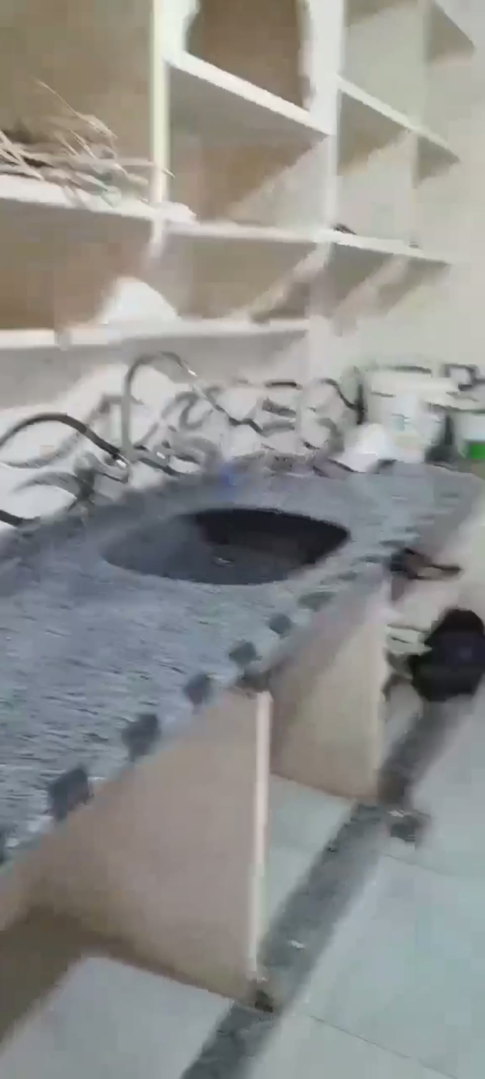 صورة مصغرة لفيديو *للبيع*   قبو ثلاثة غرف ومنافع وحديقة
